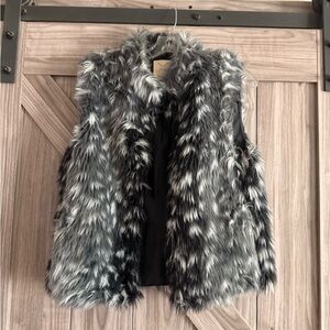 Pins & Needles Furry Vest in Gray